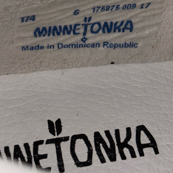 MINNETONKA MOCCASINS!! 2 PAIRS WITH EXTRA BONUS PAIRS - Picture 4 of 14